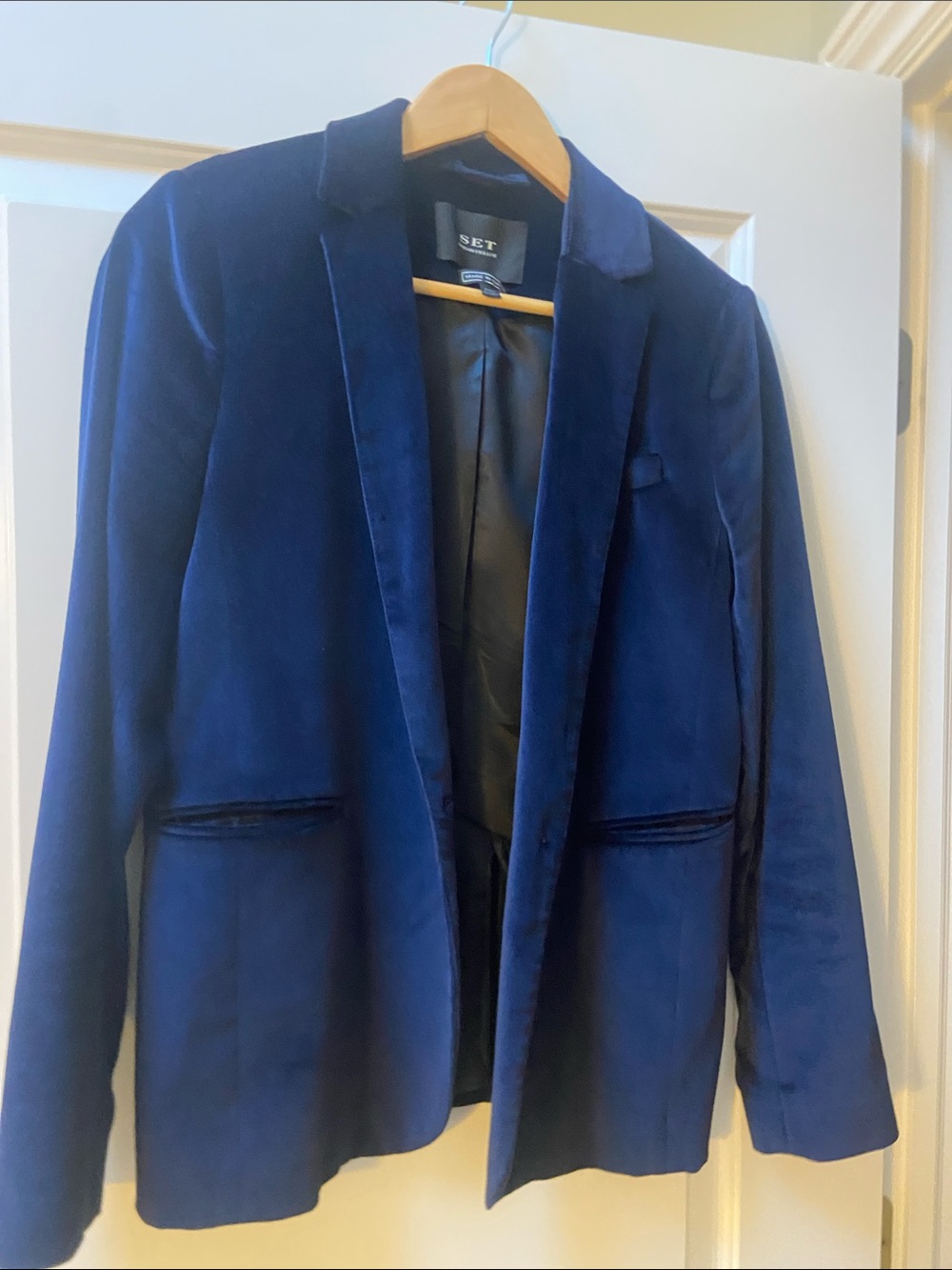 SET Velvet Blazer in Deep Navy Blue